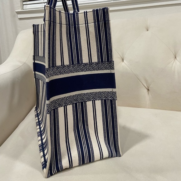 Christian Dior Stripes Book Large Tote Bag - Picture 11 of 16